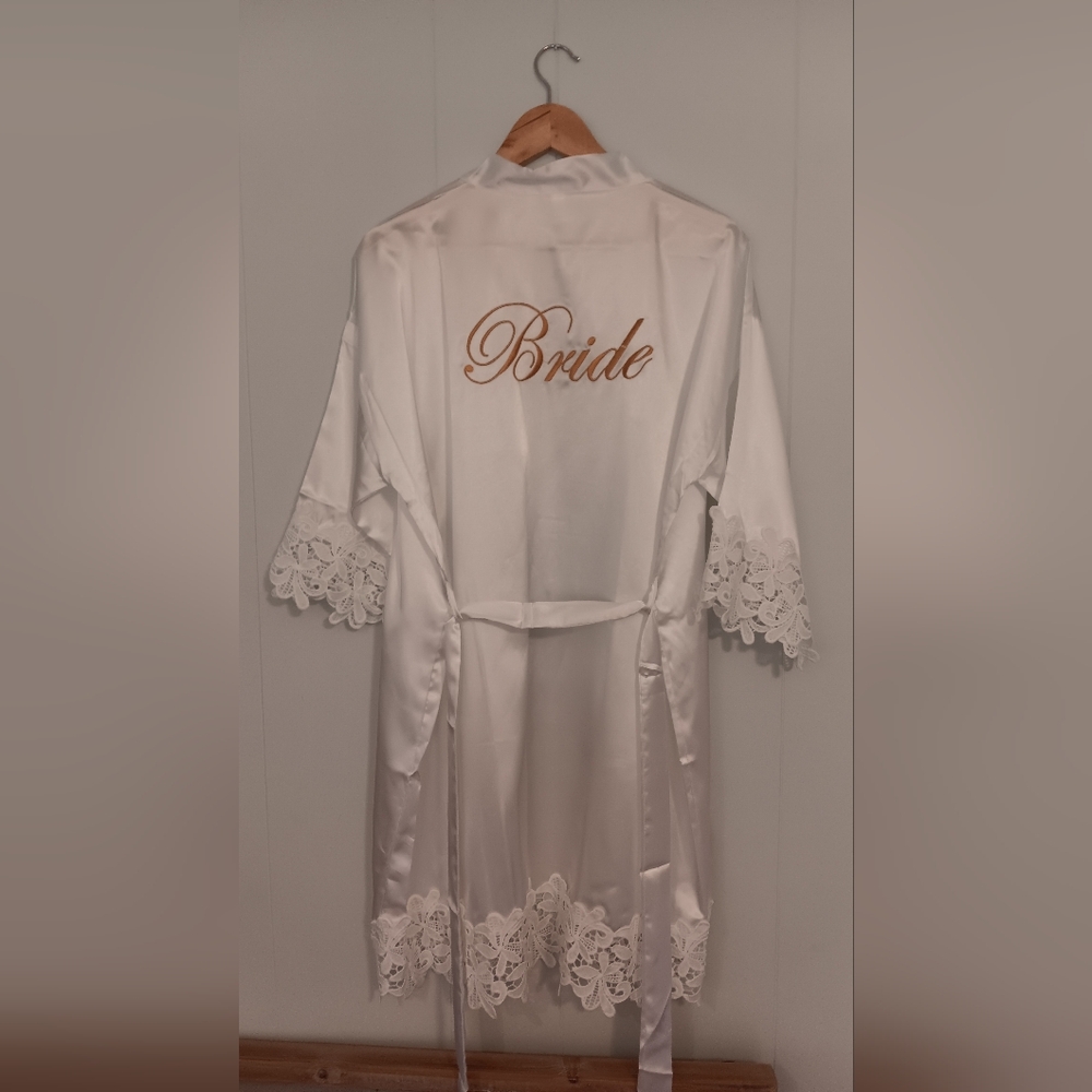 White Satin Lace-Trim Kimono Bridal Robe for Women Embroidered - Picture 2 of 4